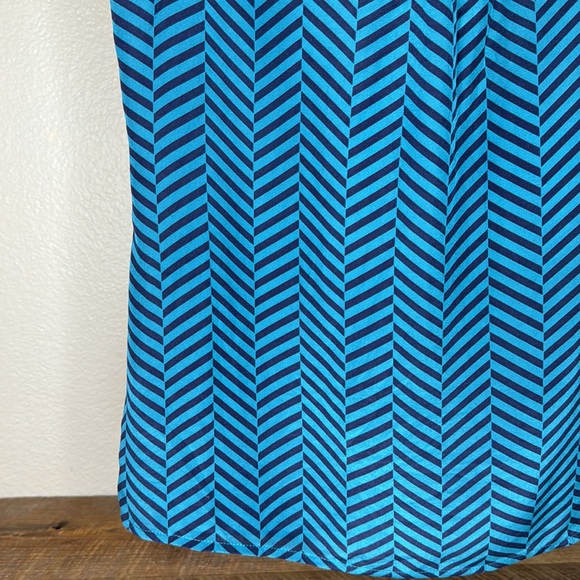 Banana Republic women’s silk sleeveless geometric pattern blue blouse, size XS - Picture 11 of 14